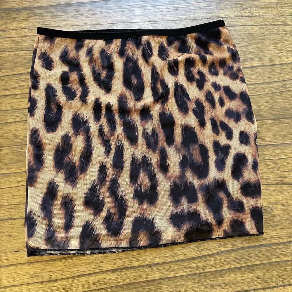 EDIKTED CHEETAH PRINT MINI SKIRT